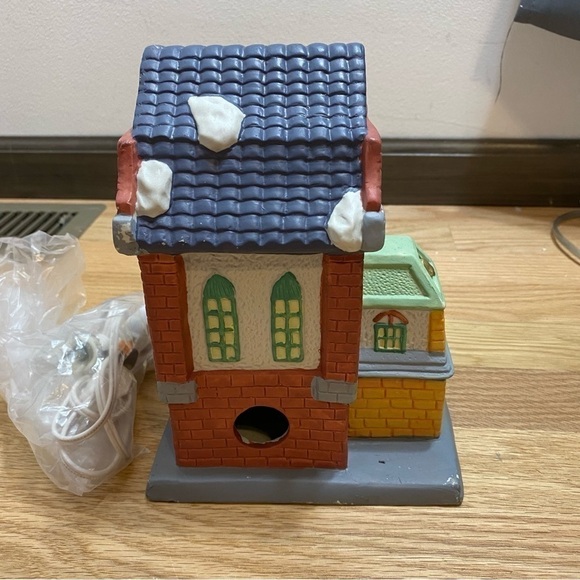 Vintage Christmas Village Lighted Fire House Station Hand Painted Ceramic - Picture 9 of 9